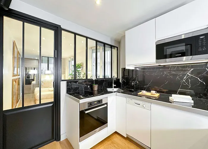 Eiffel Tower - Premium For 4 * Paris